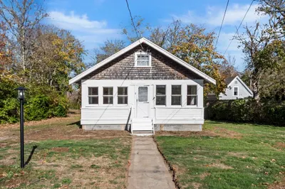 8 Rock Harbor Rd
