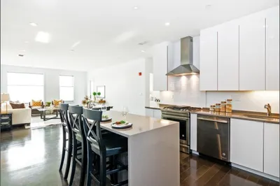 2 West Sixth St #208