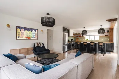 560 Bay Road 1