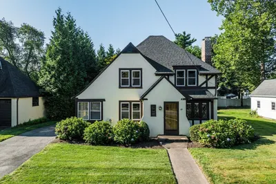 33 Emerson Rd