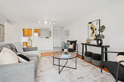 53 Melrose St #4D 1