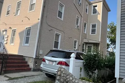 18 Hall St