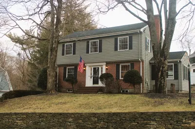 11 Maple St