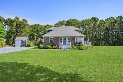 79 Forest Beach Rd 1