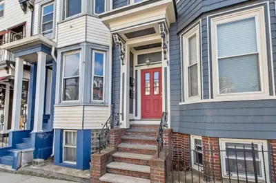 571 E Broadway #1