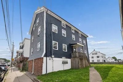 1081 Bedford St 1