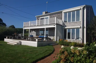 6 Bayview Ave 1