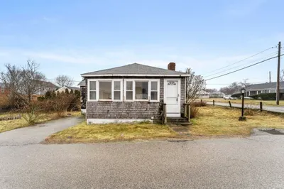 176 Plymouth Ave