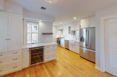 214-216 W 7th St #2L 1