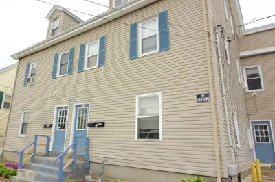 76 Wallis St #2