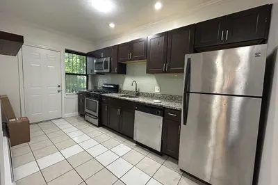 435 Walnut Ave #3