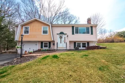 16 Braewood Dr