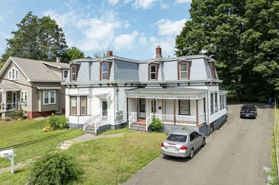 9 Cottage St 1
