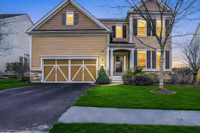 4 Grandview Drive #4 1