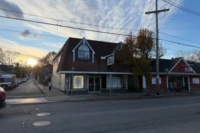 300 Court St