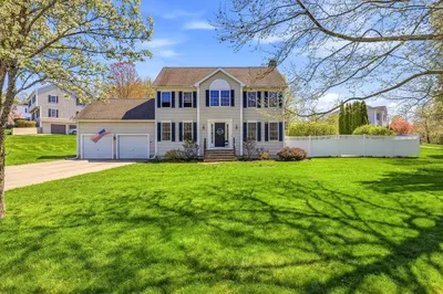 1 Tallowood Ln 1