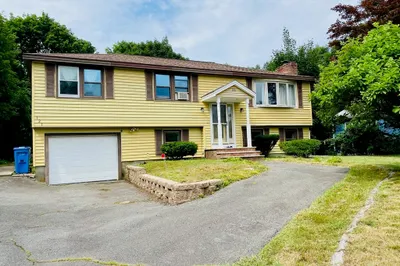 121 Farm St