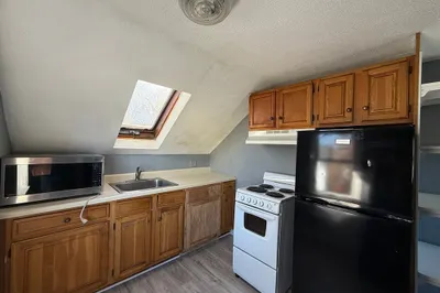 144 Franklin St #3