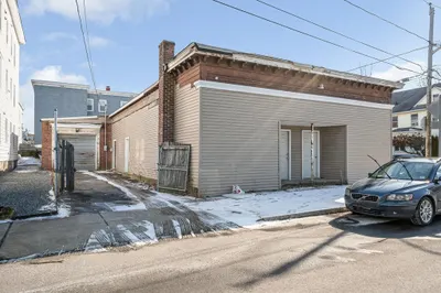 84-86 Dracut St