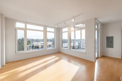77 New St #401