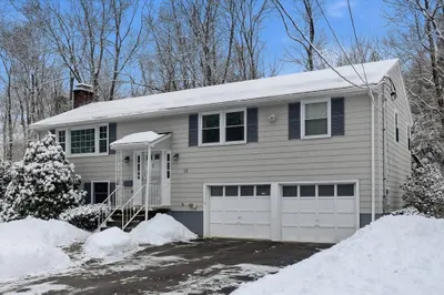 15 Woodmere Rd