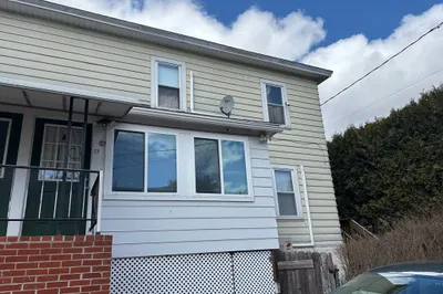 27 Cedar St