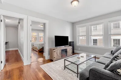 10 Centre Ave #1 1