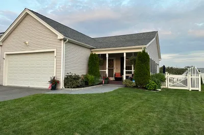 7 Candlelight Lane 1
