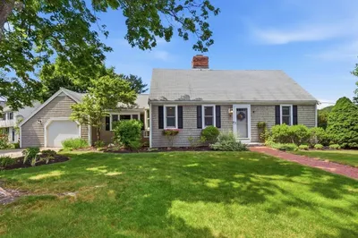 4 Everett Dr 1