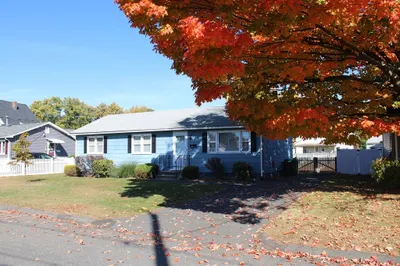 24 Daley St 1