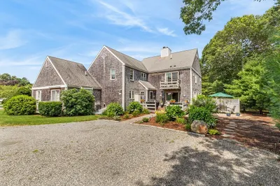 28 Chilmark Dr #28