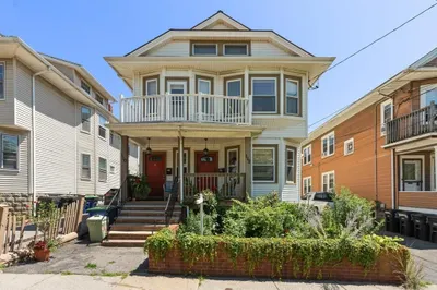 110 W Adams St 1