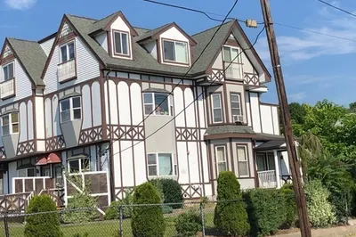 419 Main St #5