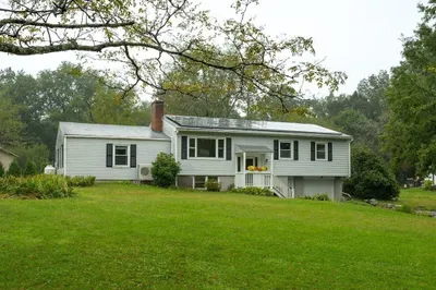 161 Pondview Dr 1