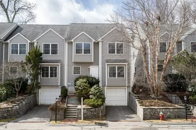 10 Edgemoor Cir #10 1