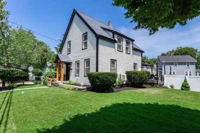 119 Bancroft Ave