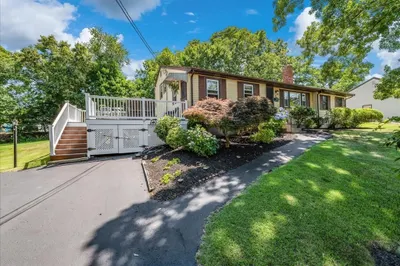 100 Maplewood Cir