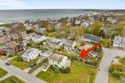 4 Carver Avenue 1