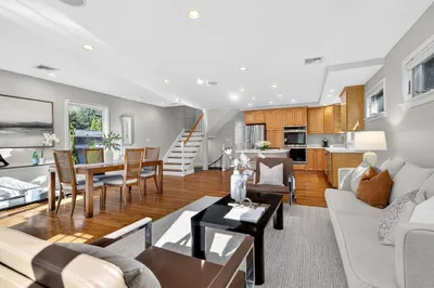 15 Crest Rd