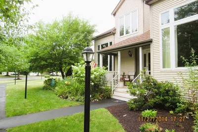 4 Willow Pond Dr #4 1