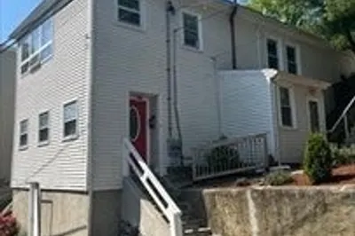 4 Dale St #1