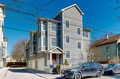22 LinE St #E