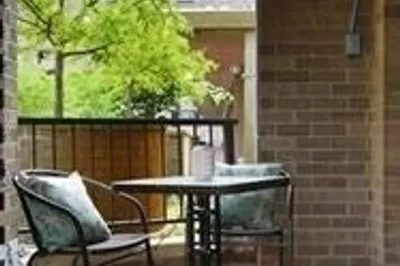 44 Washington St #202