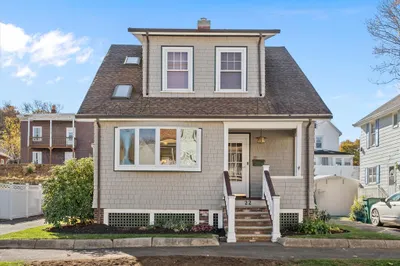 22 Colonial Ave