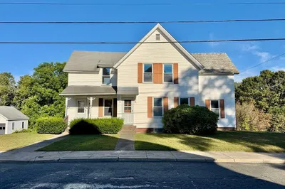 121 Pleasant St 1