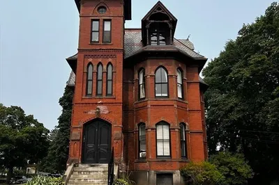 8 Claremont St #2B