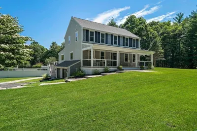 18 Mattakeesett Ln