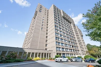 250 Hammond Pond Parkway #314N