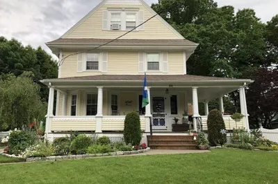 32 Florence Ave #2