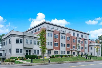 321 Hammond Pond Pkwy #105
